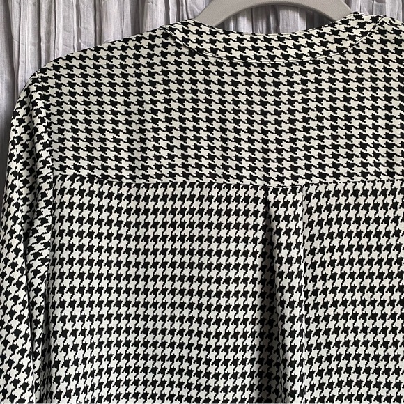 Express Houndstooth Long Sleeve Button-up Blouse - Picture 6 of 7